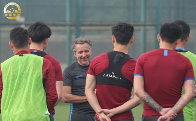 豫媒:建业仍负责俱乐部运营 “双主场”半赛季轮换